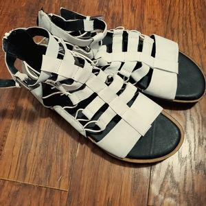 Free People Gladiator Sandals Zip heel Leather Sz 40 light gray white